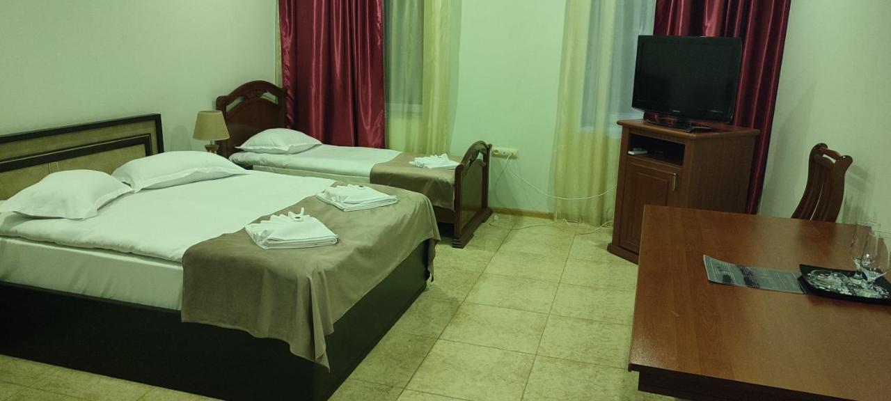 Sweet Home Hotel Meghri Exterior foto