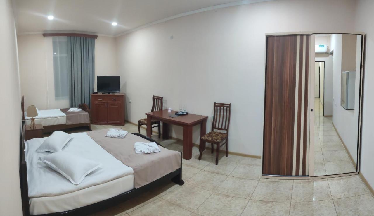 Sweet Home Hotel Meghri Exterior foto